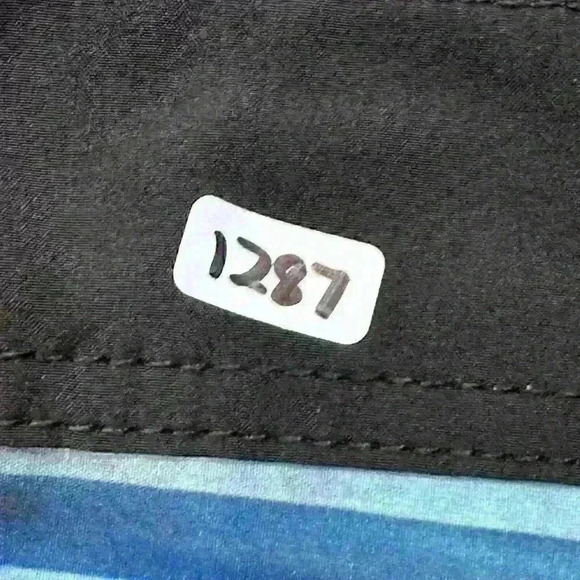 MAUI AND SONS 4-way Stretch Board Shorts Cargo Pocket Men's Size 37” X 10” EUC - Picture 16 of 16